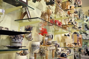 Maison Bernard-Defche : cadeaux et souvenirs pour vos baptmes, communions et mariages.