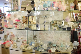 Maison Bernard-Defche : cadeaux et souvenirs pour vos baptmes, communions et mariages.